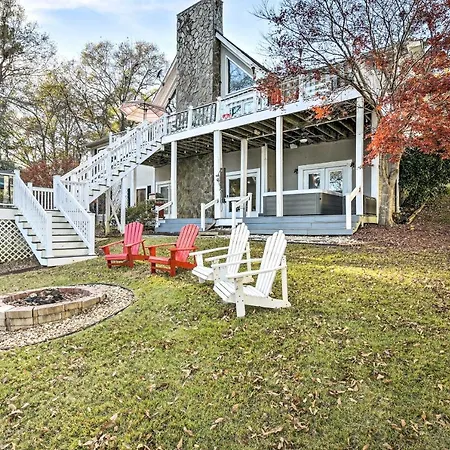 Lake Hartwell Home With Private Dock And Hot Tub!